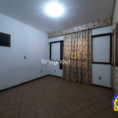 Casa com 227m², 4 quartos (sendo 1 suíte), 2 garagens, no bairro Lagoa da Conceição em Florianópolis