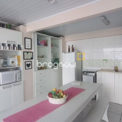 Casa com 161m², 4 quartos, 2 garagens, no bairro Monte Verde em Florianópolis