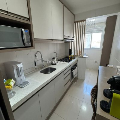 Apartamento com 67m², 2 quartos, 1 garagem, no bairro Barreiros em São José