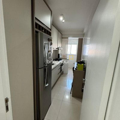Apartamento com 67m², 2 quartos, 1 garagem, no bairro Barreiros em São José