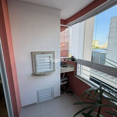 Apartamento com 67m², 2 quartos, 1 garagem, no bairro Barreiros em São José