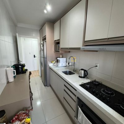 Apartamento com 67m², 2 quartos, 1 garagem, no bairro Barreiros em São José