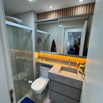 Apartamento com 67m², 2 quartos, 1 garagem, no bairro Barreiros em São José