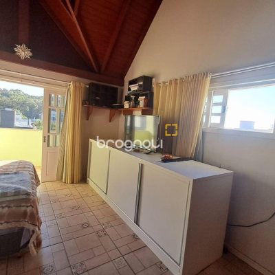 Casa de Condomínio com 277m², 3 quartos (sendo 2 suítes), 3 garagens, no bairro Cachoeira do Bom Jesus em Florianópolis