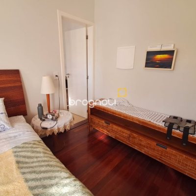 Casa de Condomínio com 277m², 3 quartos (sendo 2 suítes), 3 garagens, no bairro Cachoeira do Bom Jesus em Florianópolis