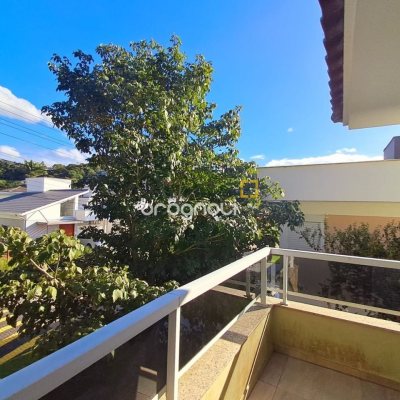 Casa de Condomínio com 277m², 3 quartos (sendo 2 suítes), 3 garagens, no bairro Cachoeira do Bom Jesus em Florianópolis