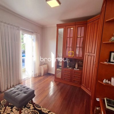 Casa de Condomínio com 277m², 3 quartos (sendo 2 suítes), 3 garagens, no bairro Cachoeira do Bom Jesus em Florianópolis