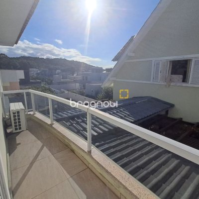 Casa de Condomínio com 277m², 3 quartos (sendo 2 suítes), 3 garagens, no bairro Cachoeira do Bom Jesus em Florianópolis