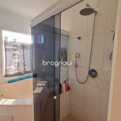 Casa de Condomínio com 277m², 3 quartos (sendo 2 suítes), 3 garagens, no bairro Cachoeira do Bom Jesus em Florianópolis
