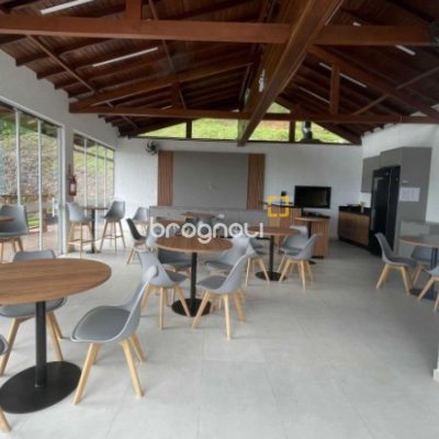 Casa de Condomínio com 277m², 3 quartos (sendo 2 suítes), 3 garagens, no bairro Cachoeira do Bom Jesus em Florianópolis