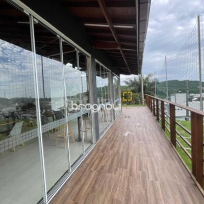 Casa de Condomínio com 277m², 3 quartos (sendo 2 suítes), 3 garagens, no bairro Cachoeira do Bom Jesus em Florianópolis