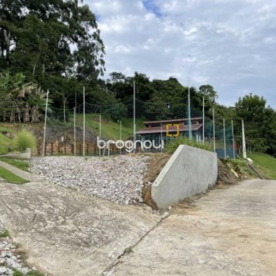 Casa de Condomínio com 277m², 3 quartos (sendo 2 suítes), 3 garagens, no bairro Cachoeira do Bom Jesus em Florianópolis