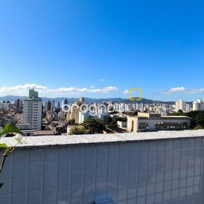 Apartamento com 85m², 3 quartos (sendo 1 suíte), 1 garagem, no bairro Estreito em Florianópolis