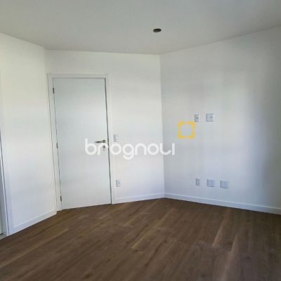Apartamento com 85m², 3 quartos (sendo 1 suíte), 1 garagem, no bairro Estreito em Florianópolis