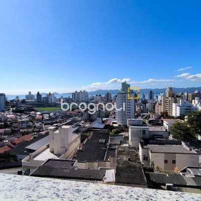 Apartamento com 85m², 3 quartos (sendo 1 suíte), 1 garagem, no bairro Estreito em Florianópolis