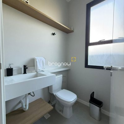 Casa com 127m², 3 quartos (sendo 1 suíte), 2 garagens, no bairro Cachoeira do Bom Jesus em Florianópolis
