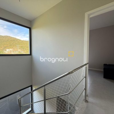 Casa com 127m², 3 quartos (sendo 1 suíte), 2 garagens, no bairro Cachoeira do Bom Jesus em Florianópolis