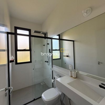 Casa com 127m², 3 quartos (sendo 1 suíte), 2 garagens, no bairro Cachoeira do Bom Jesus em Florianópolis