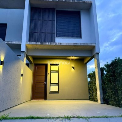 Casa com 127m², 3 quartos (sendo 1 suíte), 2 garagens, no bairro Cachoeira do Bom Jesus em Florianópolis