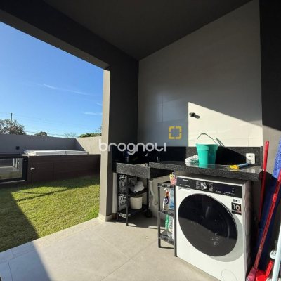 Casa com 127m², 3 quartos (sendo 1 suíte), 2 garagens, no bairro Cachoeira do Bom Jesus em Florianópolis