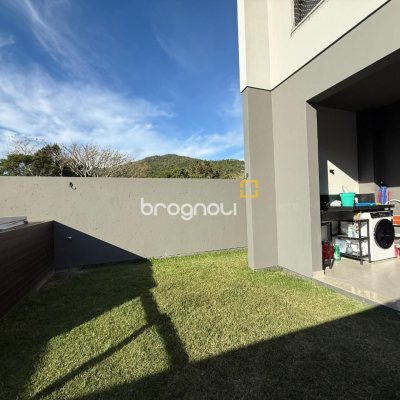 Casa com 127m², 3 quartos (sendo 1 suíte), 2 garagens, no bairro Cachoeira do Bom Jesus em Florianópolis