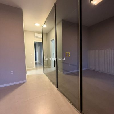 Casa com 127m², 3 quartos (sendo 1 suíte), 2 garagens, no bairro Cachoeira do Bom Jesus em Florianópolis