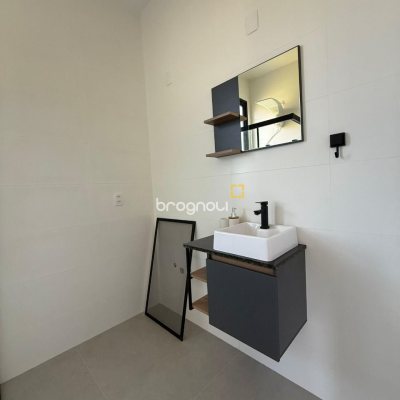 Casa com 127m², 3 quartos (sendo 1 suíte), 2 garagens, no bairro Cachoeira do Bom Jesus em Florianópolis