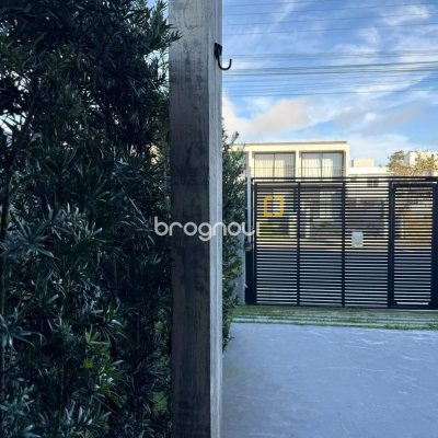Casa com 127m², 3 quartos (sendo 1 suíte), 2 garagens, no bairro Cachoeira do Bom Jesus em Florianópolis
