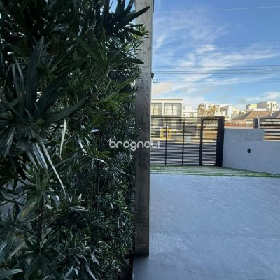 Casa com 127m², 3 quartos (sendo 1 suíte), 2 garagens, no bairro Cachoeira do Bom Jesus em Florianópolis