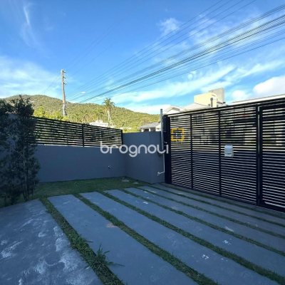 Casa com 127m², 3 quartos (sendo 1 suíte), 2 garagens, no bairro Cachoeira do Bom Jesus em Florianópolis