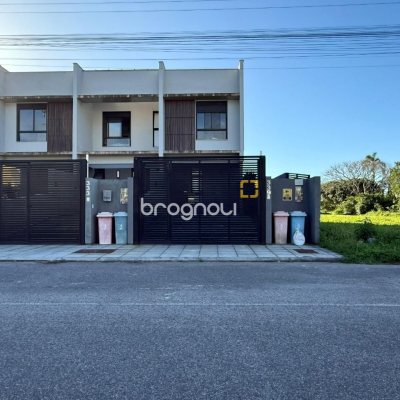 Casa com 127m², 3 quartos (sendo 1 suíte), 2 garagens, no bairro Cachoeira do Bom Jesus em Florianópolis
