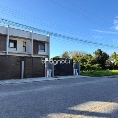 Casa com 127m², 3 quartos (sendo 1 suíte), 2 garagens, no bairro Cachoeira do Bom Jesus em Florianópolis