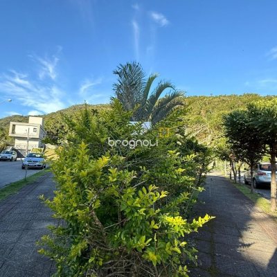 Casa com 127m², 3 quartos (sendo 1 suíte), 2 garagens, no bairro Cachoeira do Bom Jesus em Florianópolis