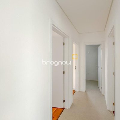 Apartamento com 107m², 3 quartos (sendo 1 suíte), 2 garagens, no bairro Centro em Florianópolis