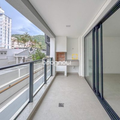 Apartamento com 107m², 3 quartos (sendo 1 suíte), 2 garagens, no bairro Centro em Florianópolis