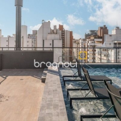 Apartamento com 107m², 3 quartos (sendo 1 suíte), 2 garagens, no bairro Centro em Florianópolis
