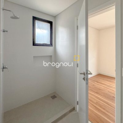 Apartamento com 107m², 3 quartos (sendo 1 suíte), 2 garagens, no bairro Centro em Florianópolis