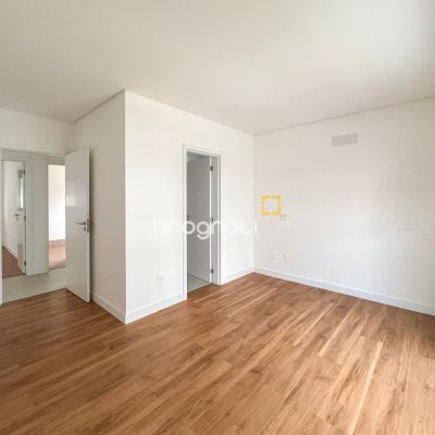 Apartamento com 107m², 3 quartos (sendo 1 suíte), 2 garagens, no bairro Centro em Florianópolis