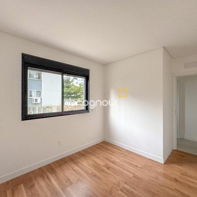 Apartamento com 107m², 3 quartos (sendo 1 suíte), 2 garagens, no bairro Centro em Florianópolis
