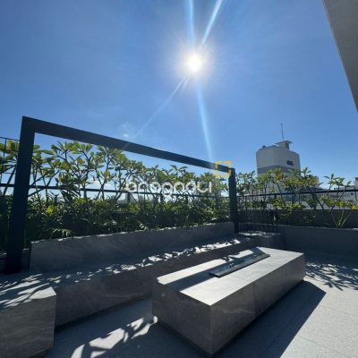 Apartamento com 107m², 3 quartos (sendo 1 suíte), 2 garagens, no bairro Centro em Florianópolis