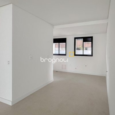 Apartamento com 107m², 3 quartos (sendo 1 suíte), 2 garagens, no bairro Centro em Florianópolis
