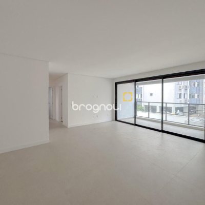 Apartamento com 107m², 3 quartos (sendo 1 suíte), 2 garagens, no bairro Centro em Florianópolis