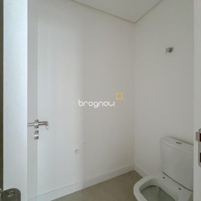 Apartamento com 107m², 3 quartos (sendo 1 suíte), 2 garagens, no bairro Centro em Florianópolis