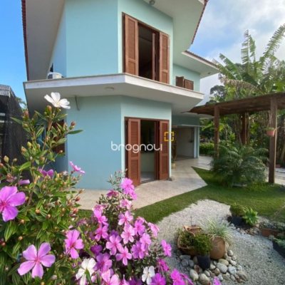 Casa com 156m², 5 quartos (sendo 1 suíte), 2 garagens, no bairro Vargem Grande em Florianópolis