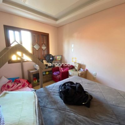 Casa com 156m², 5 quartos (sendo 1 suíte), 2 garagens, no bairro Vargem Grande em Florianópolis