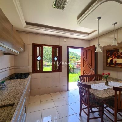 Casa com 156m², 5 quartos (sendo 1 suíte), 2 garagens, no bairro Vargem Grande em Florianópolis