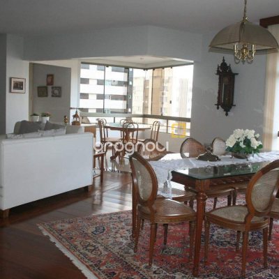 Apartamento com 264m², 4 quartos (sendo 2 suítes), 2 garagens, no bairro Agronômica em Florianópolis