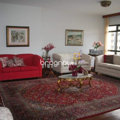 Apartamento com 264m², 4 quartos (sendo 2 suítes), 2 garagens, no bairro Agronômica em Florianópolis
