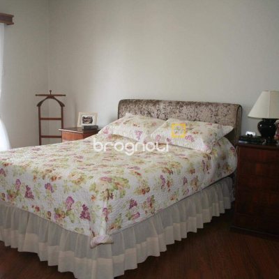 Apartamento com 264m², 4 quartos (sendo 2 suítes), 2 garagens, no bairro Agronômica em Florianópolis
