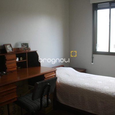 Apartamento com 264m², 4 quartos (sendo 2 suítes), 2 garagens, no bairro Agronômica em Florianópolis